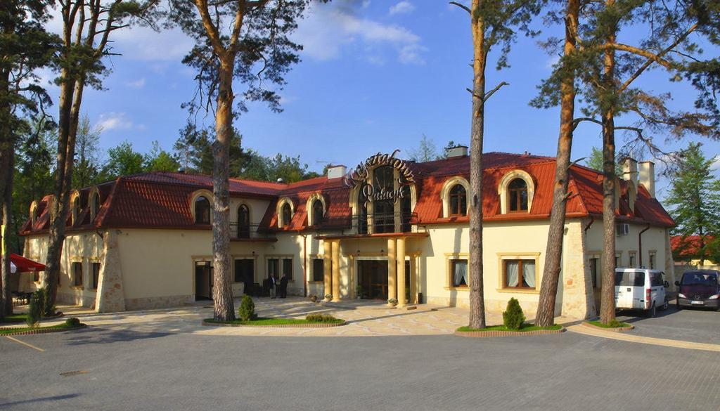 Krysztalowy Palacyk Коженице Екстериор снимка