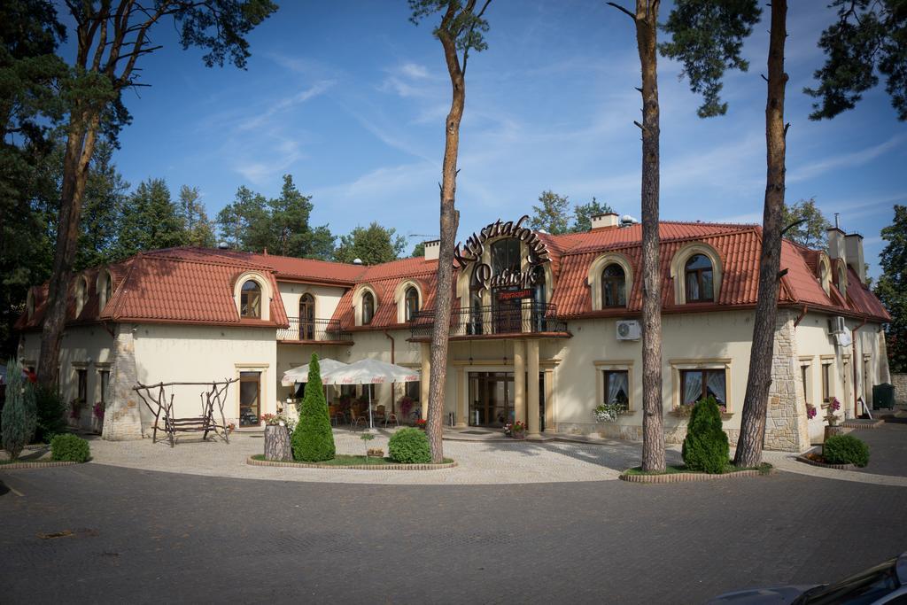 Krysztalowy Palacyk Коженице Екстериор снимка