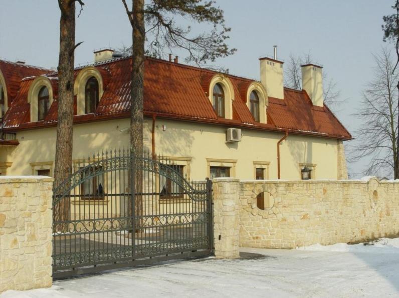 Krysztalowy Palacyk Коженице Екстериор снимка